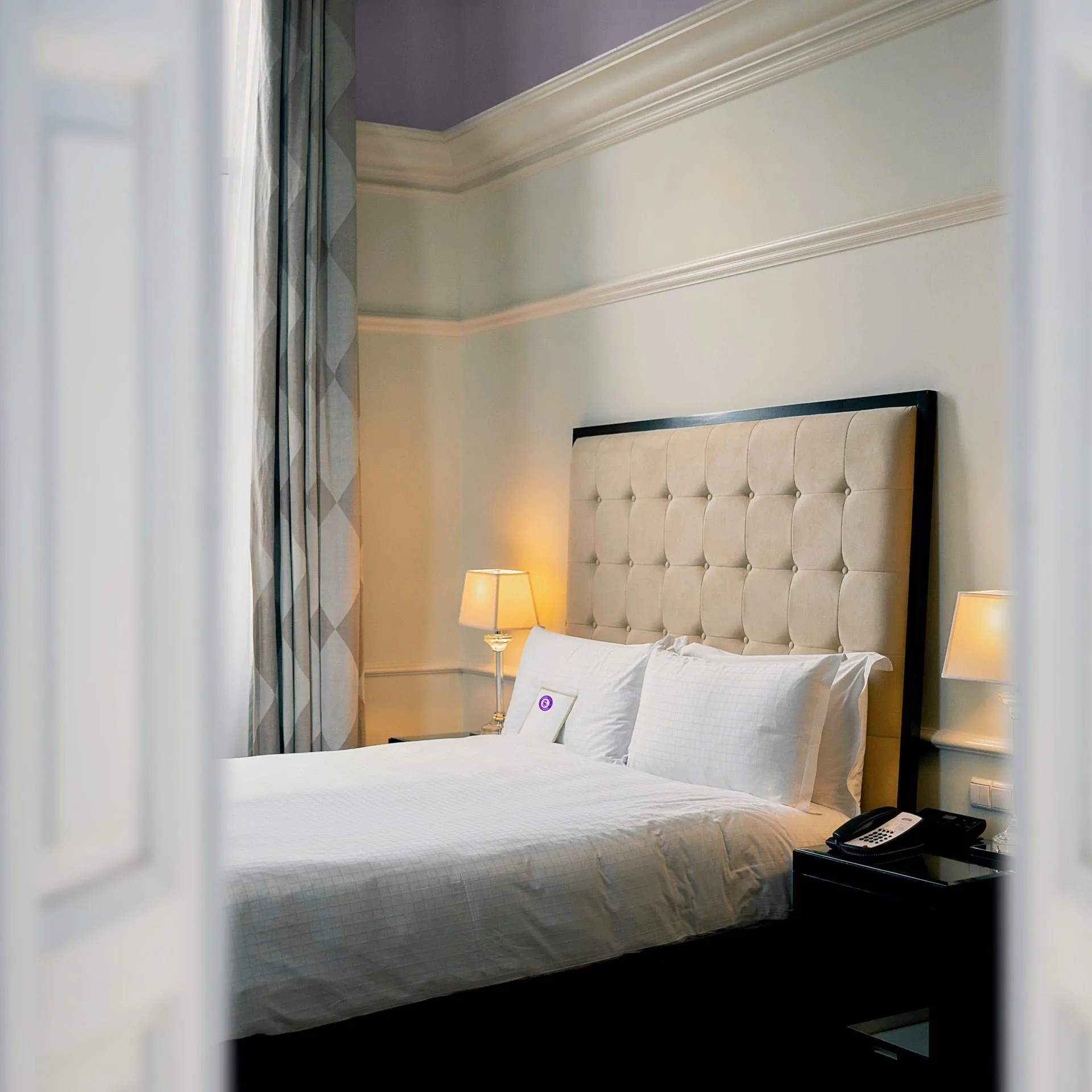 Elegant hotel bedroom - CleanMyBed hospitality service
